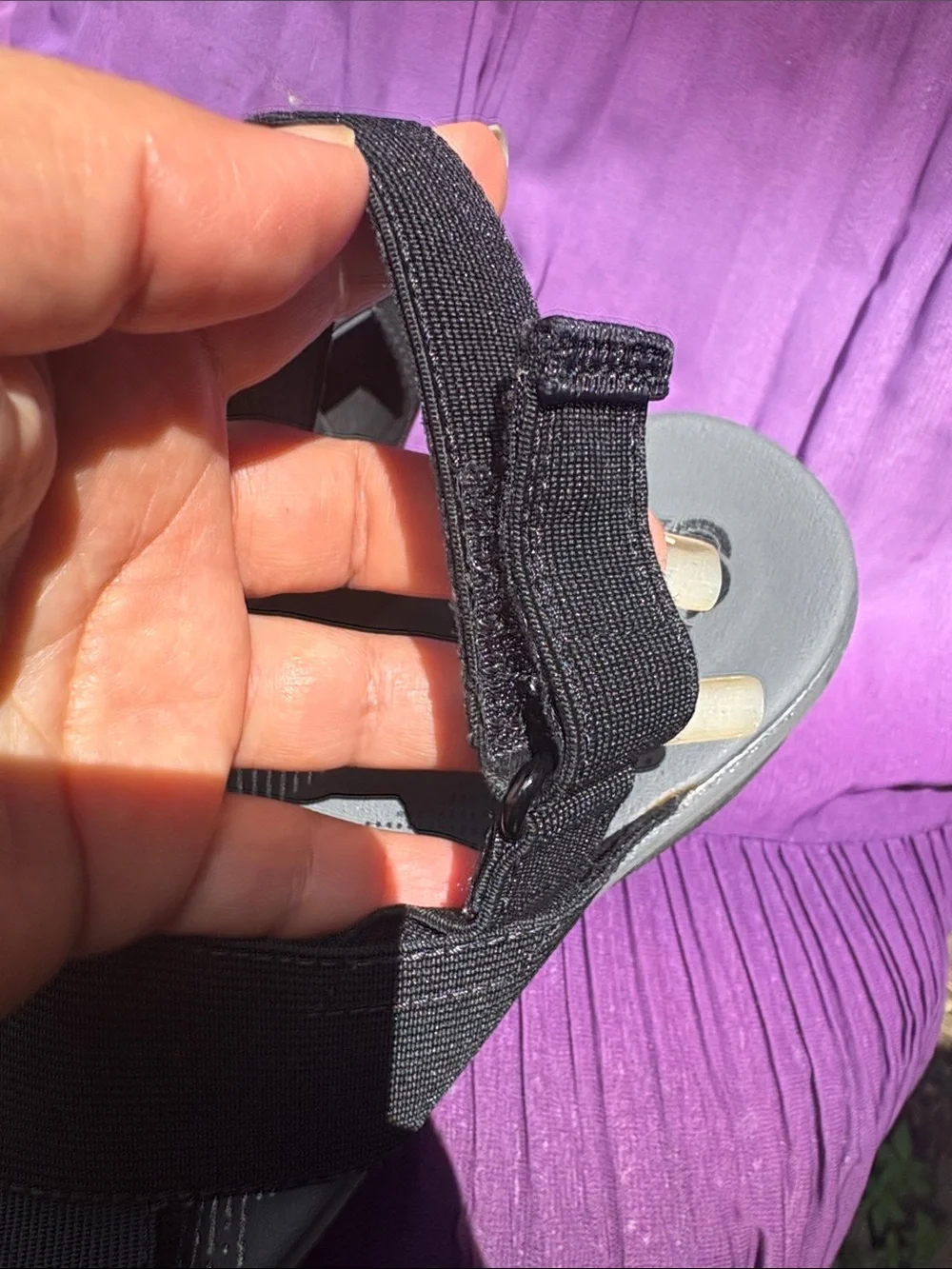 Clarks Black Crossover Sandals with Gray Footbed - Picture 9 of 11